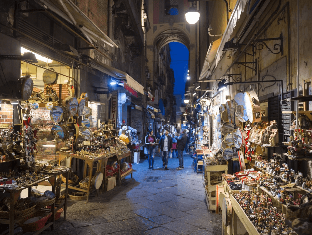 Via San Gregorio Armeno Napoli