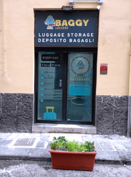 luggage storage naples